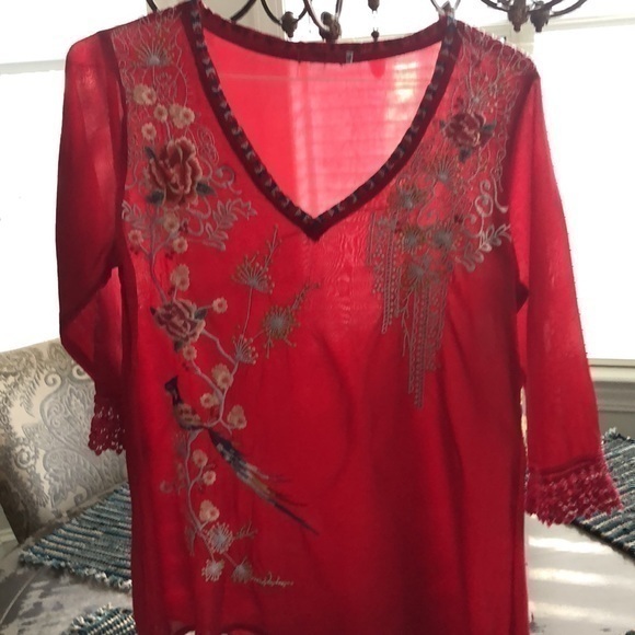 Johnny Was bright red and white embroidered shirt size small 100% rayon - Picture 5 of 5